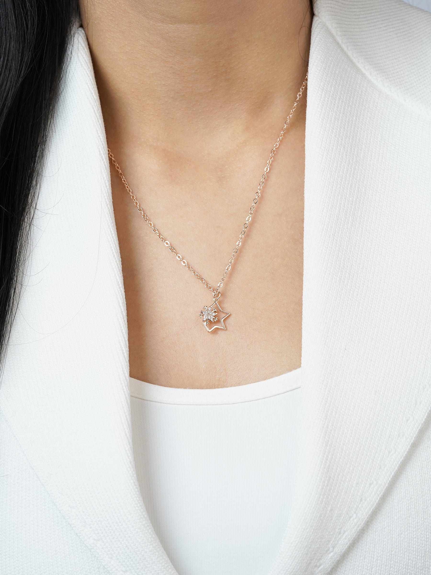Halley Frozen Flower Star Charm Rosegold Plated Chain Pendant Necklace 