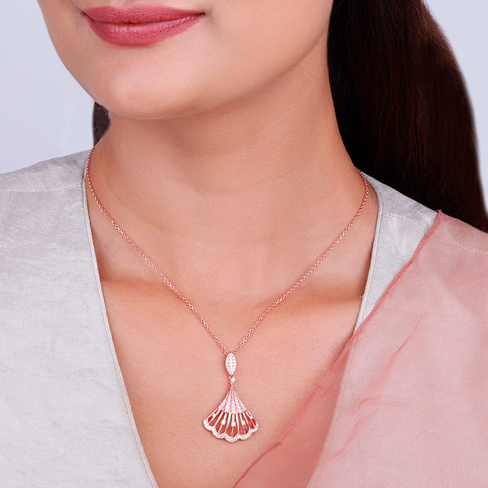 Rose Gold Seashell Pendant With Link Chain