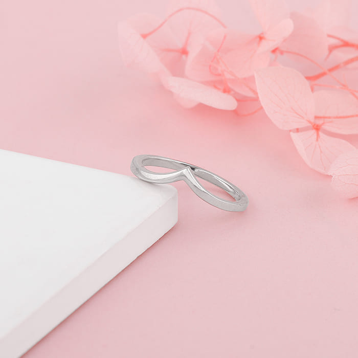 Silver Sleek Vanki Ring