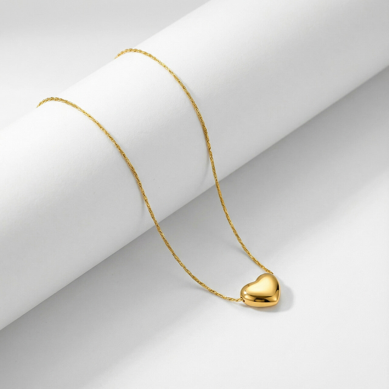 Minimal Heart Pendant Necklace